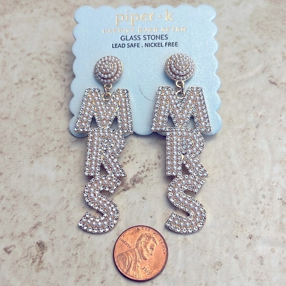 Piper k happily ever after dangle MRS earrings NEW - Picture 3 of 5